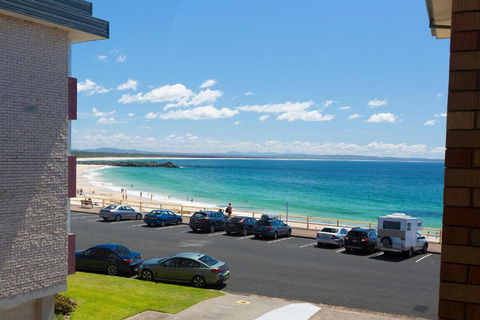 Aloha Beachside - New Castle Holiday 4