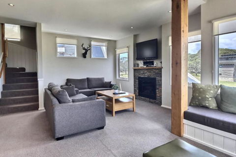 Alpine Edge - New Castle Holiday 1