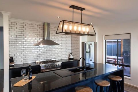 Alpine Knights Stylish Luxury - New Castle Holiday 0