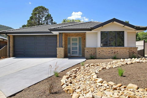 Alpine Knights Stylish Luxury - New Castle Holiday 1