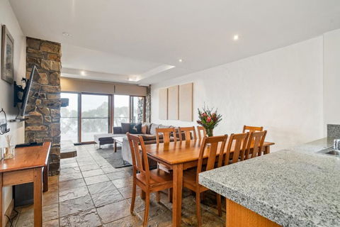 Alpine Woodsmoke Apartments - New Castle Holiday 1