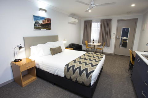 Altitude Motel Apartments - New Castle Holiday 2