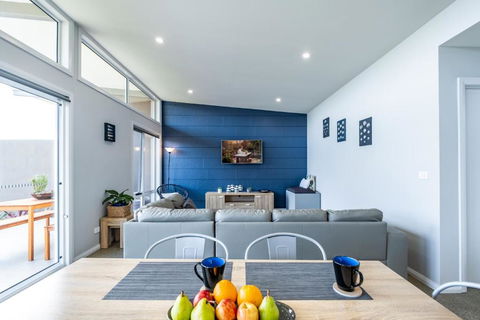 Amaroo 1 - Freycinet Holiday Houses - New Castle Holiday 2