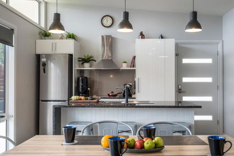 Amaroo 2 - Freycinet Holiday Houses - New Castle Holiday 1