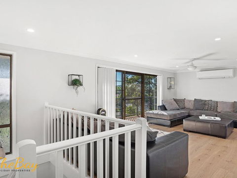 Amaroo Cres No 20 Fingal Bay Holiday Home - New Castle Holiday 0