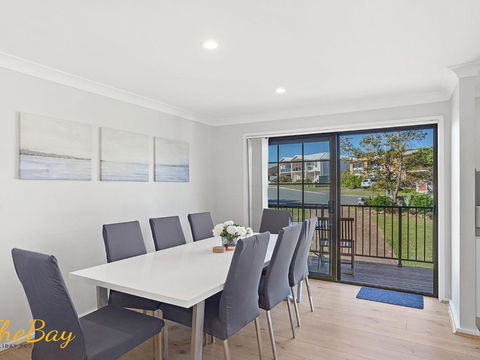 Amaroo Cres No 20 Fingal Bay Holiday Home - New Castle Holiday 1