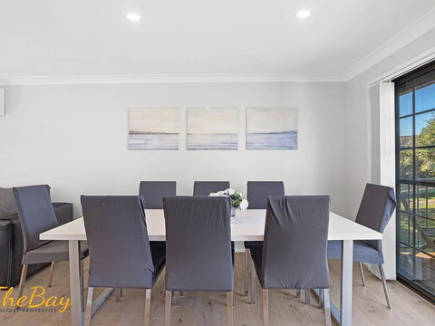 Amaroo Cres No 20 Fingal Bay Holiday Home - New Castle Holiday 3