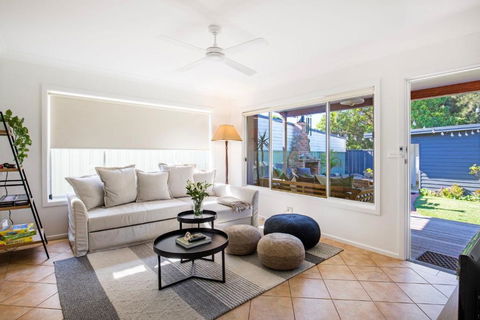 Amaroo - Pet Friendly - 2 Mins Walk To Beach - Outdoor Fireplace - New Castle Holiday 2