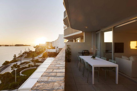 Amaya - New Castle Holiday 0