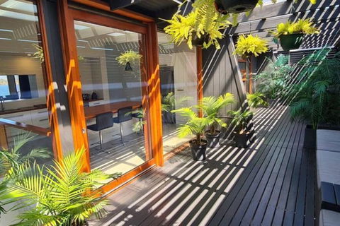 AMAZING 5-Star WATERFRONT RETREAT ON THE RIVERWALK - New Castle Holiday 4