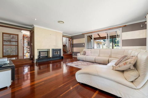 Amazing Acreage Style Living - New Castle Holiday 1