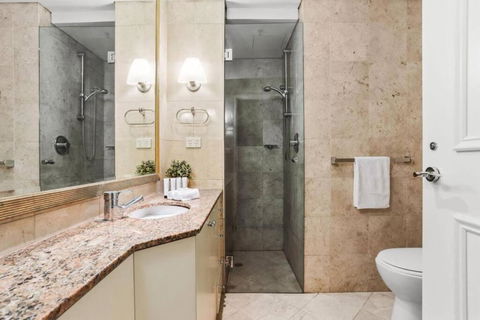Amazing Apartment In Sydney CBD With Rooftop Pool - New Castle Holiday 4