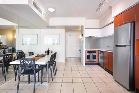 Amazing Chevron Heart Of Surfers Apartment - New Castle Holiday 1