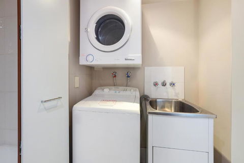 Amazing Chevron Heart Of Surfers Apartment - New Castle Holiday 3