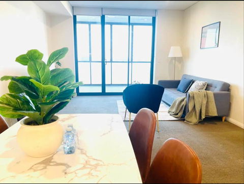 Amazing City View 2 Bedroom Condo 1 Min Station - New Castle Holiday 2