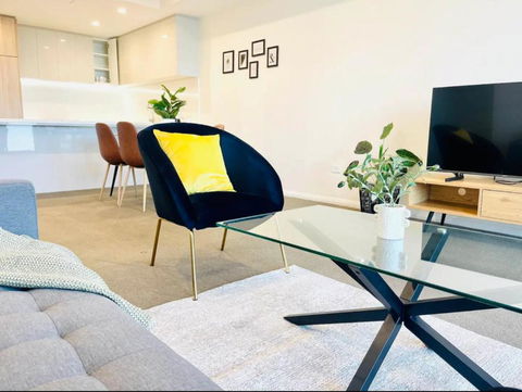 Amazing City View 2 Bedroom Condo 1 Min Station - New Castle Holiday 3