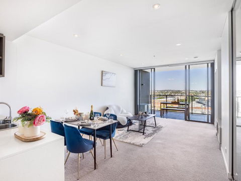 Amazing Cityview Glamourous 2BR Apt W Parkpool - New Castle Holiday 0