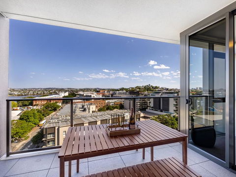 Amazing Cityview Glamourous 2BR Apt W Parkpool - New Castle Holiday 3