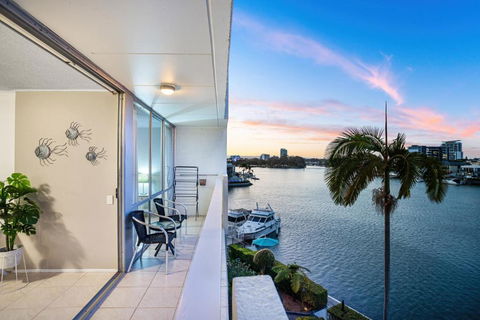 Amazing Water Views Surfers Paradise - New Castle Holiday 1
