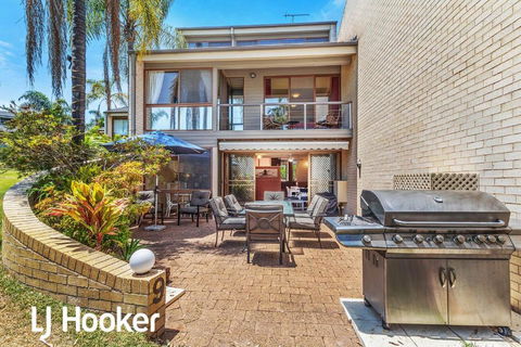 Amazing Waterfront Location - New Castle Holiday 3
