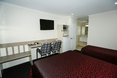 Amber Lodge Motel - New Castle Holiday 1