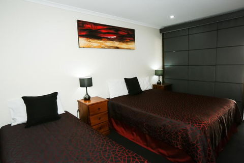 Amber Lodge Motel - New Castle Holiday 2