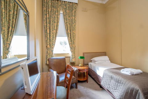 American Hotel Creswick - New Castle Holiday 1