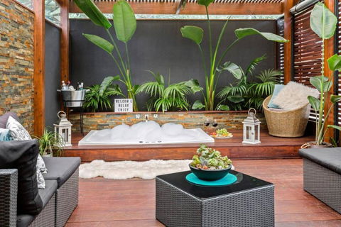 Amore Tranquil Oasis - Outdoor Spa. 50m To Beach. - New Castle Holiday 0