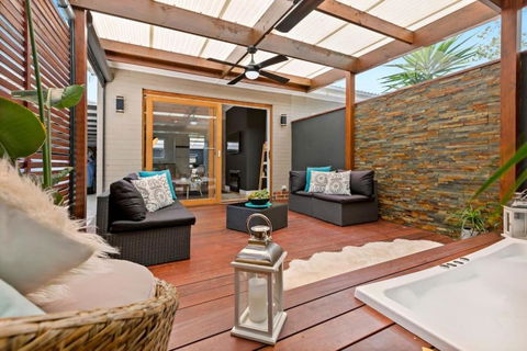 Amore Tranquil Oasis - Outdoor Spa. 50m To Beach. - New Castle Holiday 1