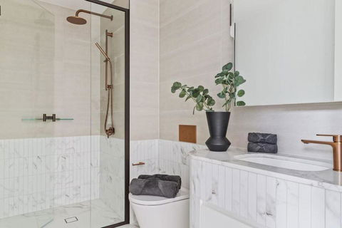 An Amazing 2BR Apt At Sapphire By The Gardens - New Castle Holiday 3