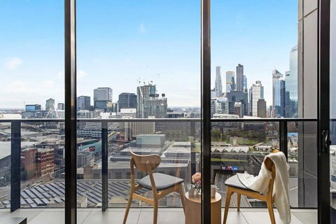 An Amazing 2BR Apt With City Views In Southbank - New Castle Holiday 2