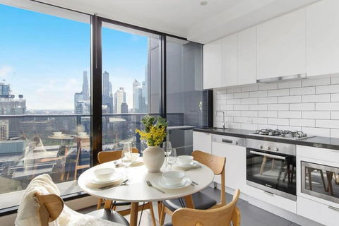 An Amazing 2BR Apt With City Views In Southbank - New Castle Holiday 3