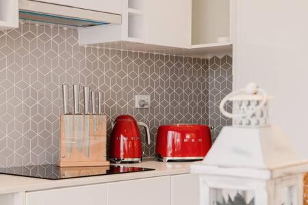 An Idyllic Boho Style Retreat High-end Kitchenware - New Castle Holiday 3