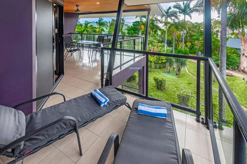 Anchorage 4 & Buggy Hamilton Island - New Castle Holiday 3