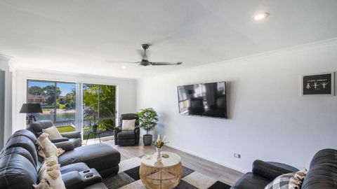 Anchorage Waterfront Unit In Yamba - New Castle Holiday 3