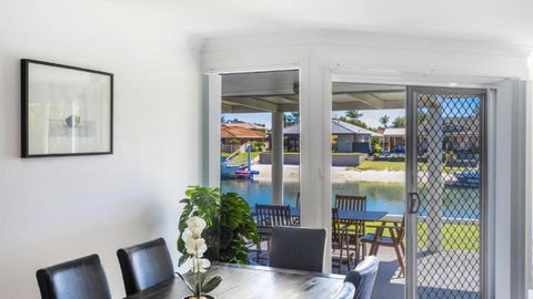 Anchorage Waterfront Unit In Yamba - New Castle Holiday 4
