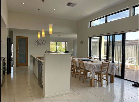 Anglers Rest At Sunderland Bay - New Castle Holiday 0