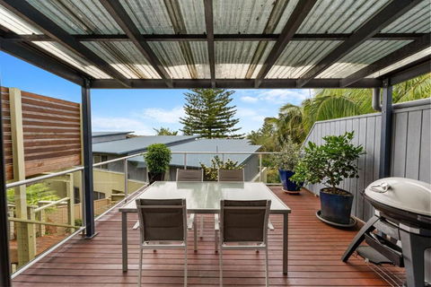 Angourie Blue 5 - Ocean Views - New Castle Holiday 3