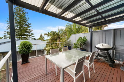 Angourie Blue 5 - Ocean Views - New Castle Holiday 4