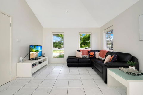 Annvilla - Two Bedroom Townhouse In Huskisson - New Castle Holiday 4