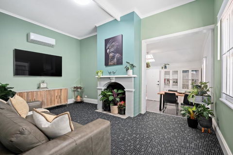 Amelia Terrace - House In Brisbane City Central - New Castle Holiday 1