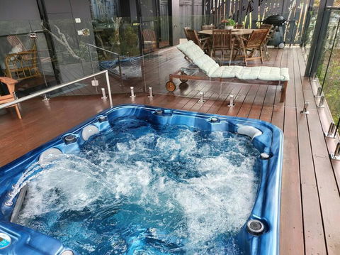 Alogara House, Modern, 6 Bedrooms With Hot Tub And Views - New Castle Holiday 1