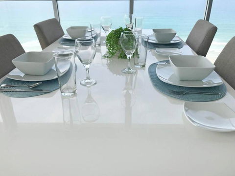 Air On Broadbeach-Stunning Ocean Views - New Castle Holiday 4