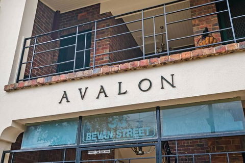 Awesome Albert Park Art Deco Gem 2 Bedroom Bevan 2 - New Castle Holiday 1
