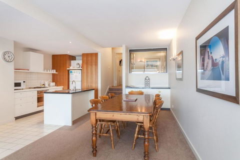 Apartment 16 Kalimna - New Castle Holiday 3