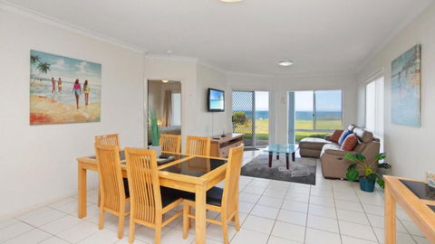 Apartment 16 - The Meridian - New Castle Holiday 1