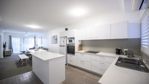 Apartment 27 - The Meridian - New Castle Holiday 0