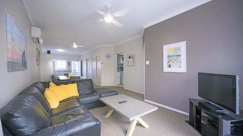 Apartment 31 - The Meridian - New Castle Holiday 4