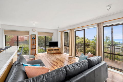 Apartment 5 Pacific Apartments - New Castle Holiday 1