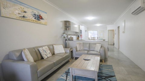 Apartment 5 - The Meridian - New Castle Holiday 3